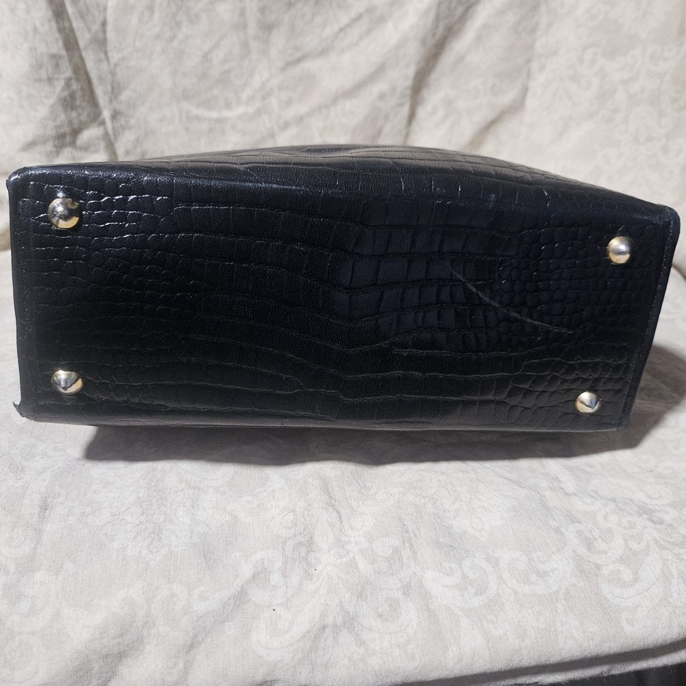 Carol Hearty Crossbody Bag with Heart Detail - Picture 3 of 4